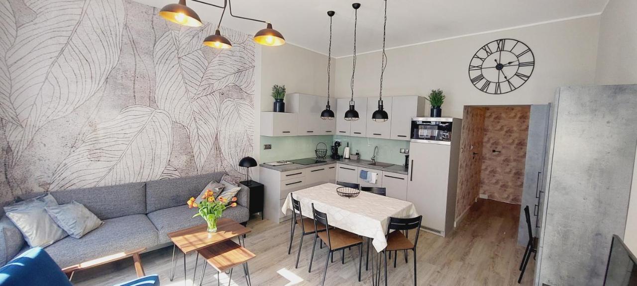 Central Apartments Astoria 2 กดัญสก์ ภายนอก รูปภาพ