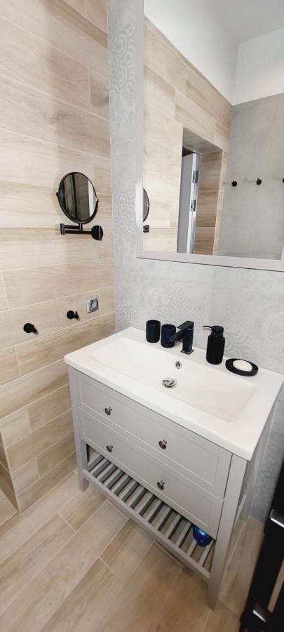 Central Apartments Astoria 2 กดัญสก์ ภายนอก รูปภาพ
